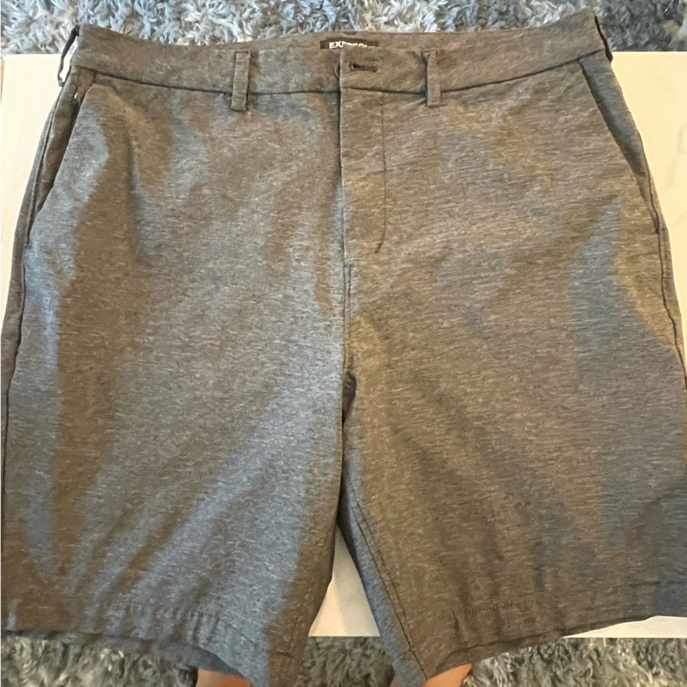 Express shorts size 36. In good condition.